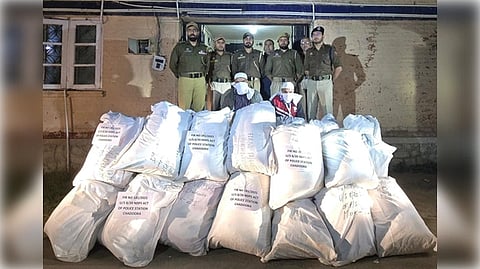 J&k police standing with smuggler and smuggled drugs