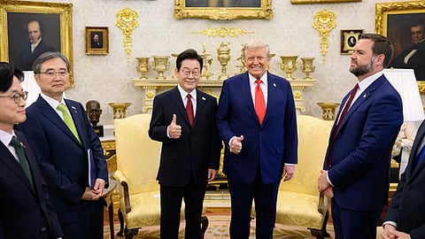 Image of Donald Trump with south korean President Lee Jae Myung giving a thumbs up sign at the White house. The picture also includes VP JD Vance at the right.