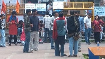Crowd of JNU students on campus cheering as election results trends show the Left-coalition panel leading, with ABVP candidates also in contention.