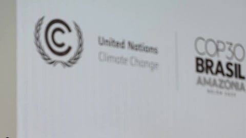 The backdrop displays "COP30 Brasil Amazônia." The tone is formal and serious.