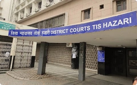 Picture of the entrance to Tis Hazari district court.