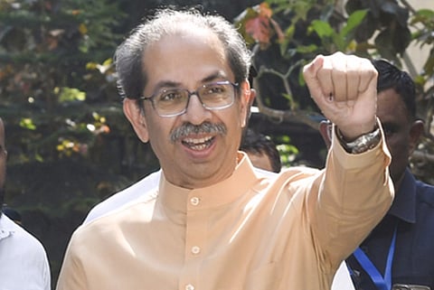 महाराष्ट्र : उद्धव ठाकरे ने हिंदी भाषा को अनिवार्य करने के विवाद पर सीएम फडणवीस पर पलटवार किया