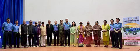 गोरखपुर में मेगा सर्जिकल आई कैंप: मिलिट्री डॉक्टरों ने 374 मरीजों की आंखों की रोशनी वापस लाई