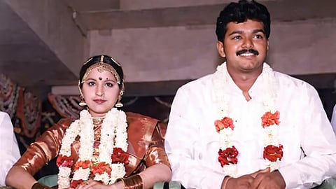 विजय की पत्नी संगीता ने दायर की तलाक याचिका, एक्स्ट्रा मैरिटल अफेयर का आरोप