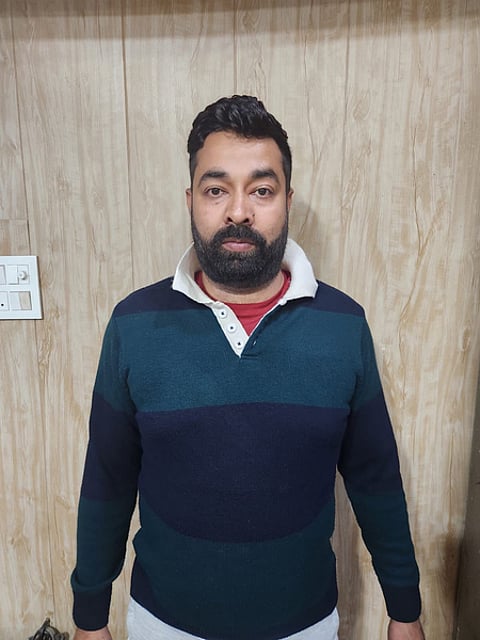 नोएडा एसटीएफ की कार्रवाई, करोड़ों रुपए के जीएसटी घोटाले में 50 हजार का इनामी अपराधी गिरफ्तार