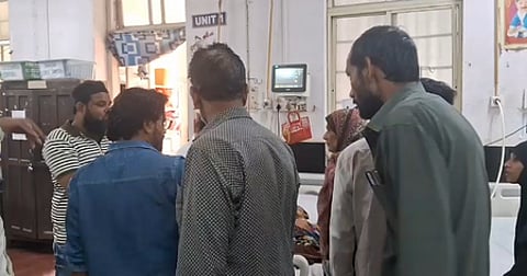 छत्रपति संभाजीनगर में मासूम पर कुत्तों के झुंड का हमला, सरकारी अस्पताल पर लापरवाही के गंभीर आरोप