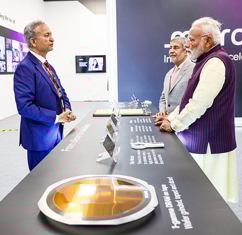 सेमीकंडक्टर इंडस्ट्रियल रिवोल्यूशन और एआई रिवोल्यूशन को जोड़ने वाला माध्यम: पीएम मोदी