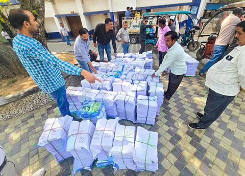 पश्चिम बंगाल: ममता बनर्जी के क्षेत्र से 47,000 और सुवेंदु अधिकारी की सीट से 11,000 वोटरों के नाम हटे