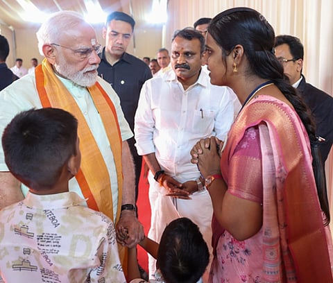 मदुरै: पीएम मोदी ने थिरु पूर्ण चंद्रन के परिजनों से की मुलाकात, बोले-सत्य की होगी जीत