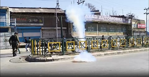 खामेनेई की मौत के बाद श्रीनगर में तनाव, प्रदर्शन हिंसक होने पर पुलिस ने किया बल प्रयोग