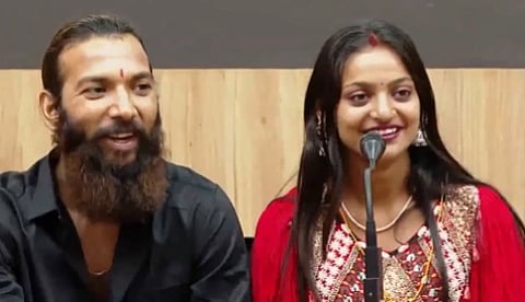 Viral kumbh girl Monalisa Bhosle and her husband Farman Khan in a press conference.