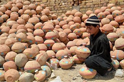 Pakistan’s weak production base threatens economic recovery: Experts