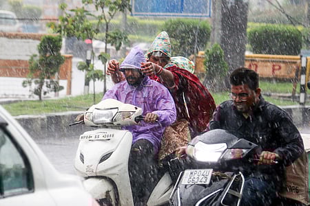 Scattered rain, thunderstorms lash MP; IMD issues alerts