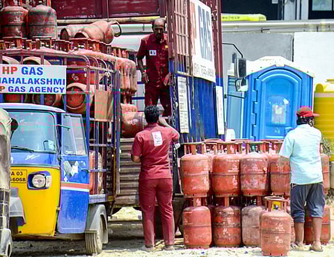 Raids continue to check hoardings, black marketing of LPG: Centre