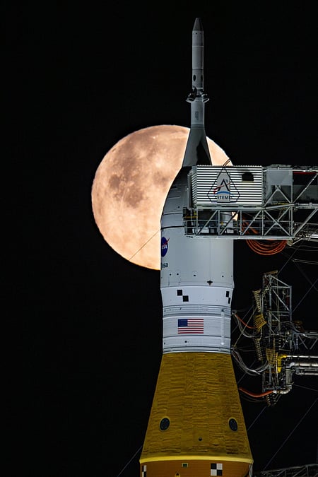NASA returns moon mission rocket, spacecraft back to launch pad