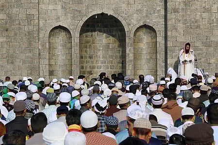Thousands join peaceful Eid prayers in J&K