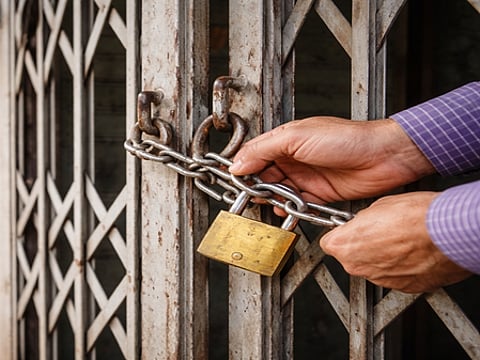 Threats force closure of Independent candidate