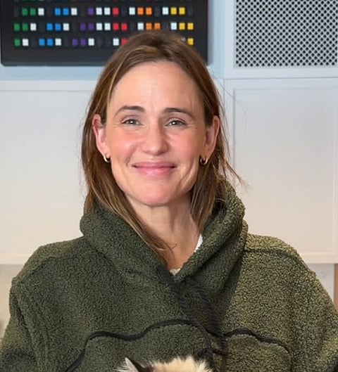 Jennifer Garner performs special song on saxophone for Reese Witherspoon as she turns 50