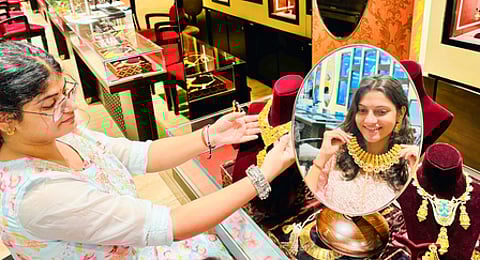 Gold, silver plunge up to 6 pc on global weakness, rupee hits 94 vs dollar