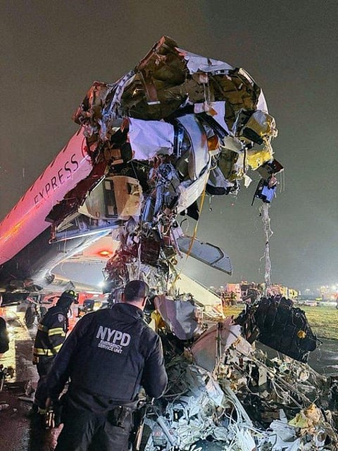 Two pilots killed as plane collides with fire truck at New York airport (Ld)