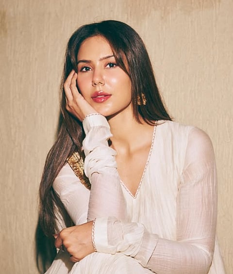 Sonam Bajwa pairs her love for moon with Satinder Sartaaj, Jasmine Sandlas’ soulful song