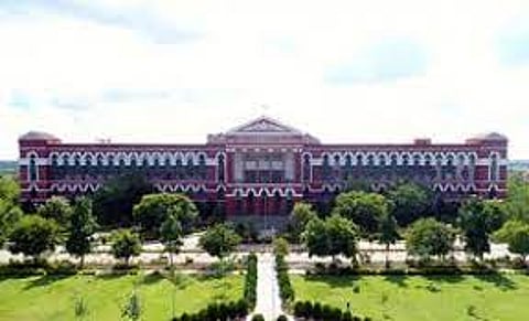 Protecting minors from alcohol addiction is moral and statutory duty of pubs: K’taka HC (Photo: IANS)