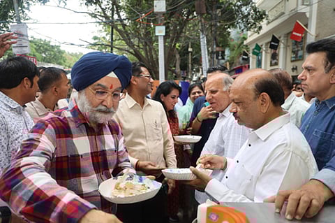 Delhi L-G relives student days in Model Town, enjoys street food (Photo: X of LG)