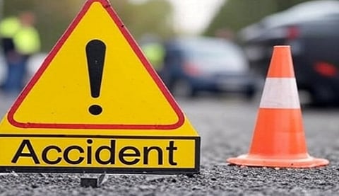 One dead, 15 injured as bus overturns in MP