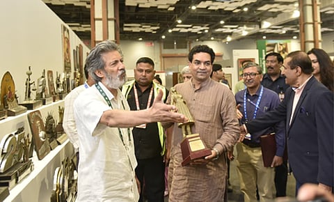 IFFD: Delhi Tourism Minister explores exhibition on Indian cinema (Photo: Delhi govt)