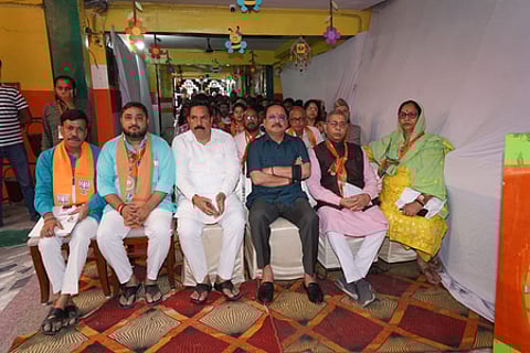 Delhi BJP chief Sachdeva leads party workers in tuning into