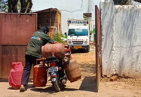 UP govt cracks down on black marketing at petrol, diesel and LPG outlets (Photo: IANS)