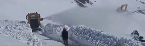 22 vehicles with tourists evacuated after snow, landslide blocks J&K’s Bandipora-Gurez road