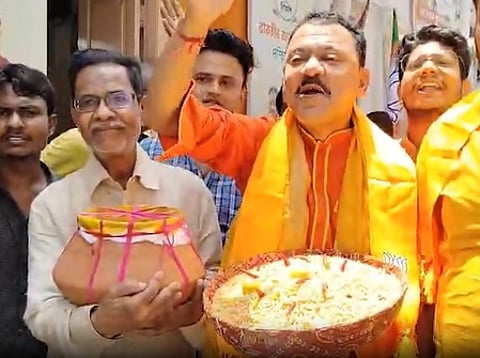 Bengal: BJP workers celebrate lead with