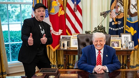 Elon Musk posing next to trump in white house