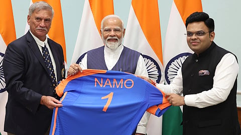 Roger Binny and Jay Shah presenting Indian National Cricket Team Jersey to Narendra Modi