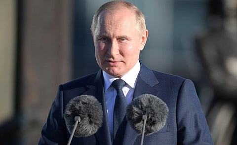 Image of Vladimir Putin congratulating current staff and veterans of the Foreign Intelligence Service on the centenary of illegal intelligence