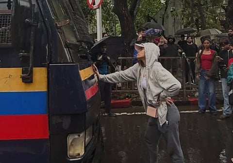 Image of Mumbai Model Rhiya Ahir who went viral for stopping the police van carrying the protestors in Mumbai.