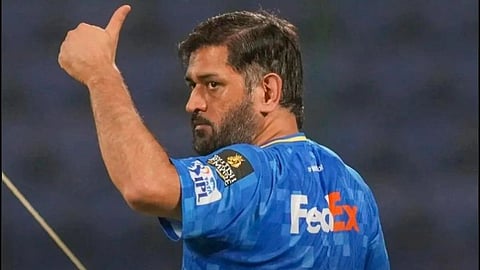 MS Dhoni thumbs up