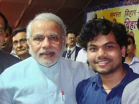 Image of young Modi and Tathagat Avatar Tulsi
who was a popular child prodigy in physics from Bihar
