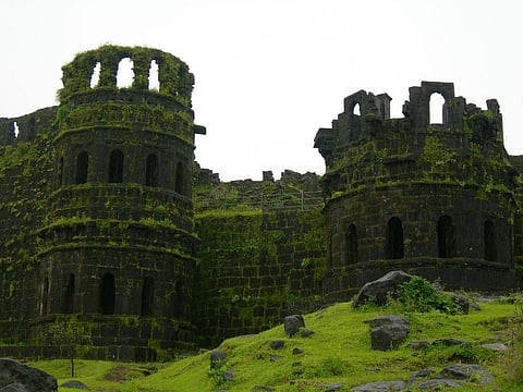 On the occasion of the 424th birth anniversary of Rajmata Jijabai Shahaji Bhosale, the Maharashtra government will renovate and develop the Raigad Fort.