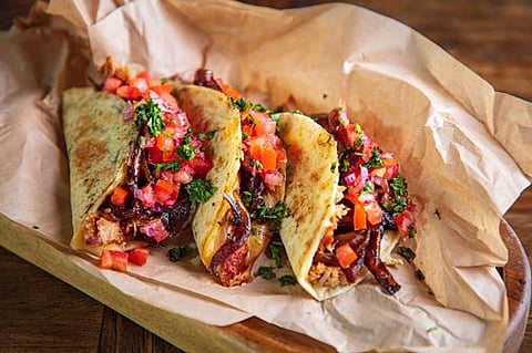 When youâre under a strict diet, it can be hard to eat healthy when you find yourself at Taco Bell.