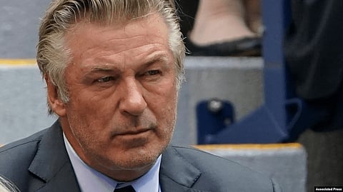 This aerial video image provided by KOAT 7 News, shows Santa Fe County Sheriff's Officers responding to the scene of a fatal accidental shooting at a Bonanza Creek, Ranch movie set near Santa Fe, N.M., Oct. 21, 2021              Image credit: VOA