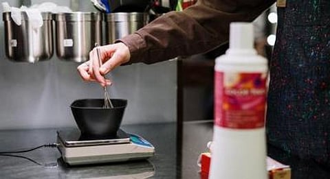 Ammonia has even traditionally been used only in hair colors that categorize themselves as permanent hair colors, as the semi-permanent ones do not need to reach the cortex region.