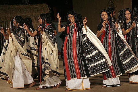 Traditional Toda mundh