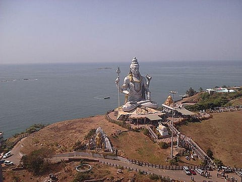 British Raj (1904 - 1906). Memsahib and her Indian servants.