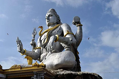 When Ravana returned, he discovered the Linga on the ground, thanks to Lord Ganesha's scheme.