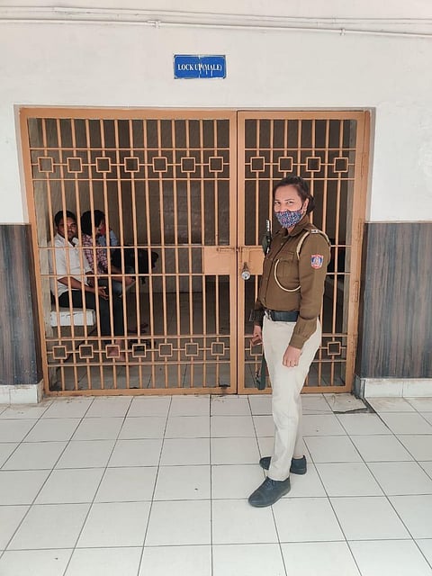 Meet This Delhi Police Woman Constable Who Takes Charge of The Sentry Guard Duty