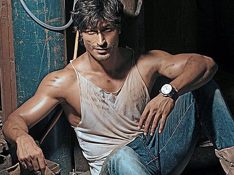 Vidyut Jammwal Shows Creative Ways to Simplify Fitness