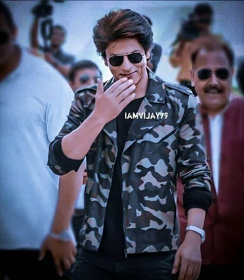 SRK Vows to Follow Basic Values that the Indian National Flag Stands for