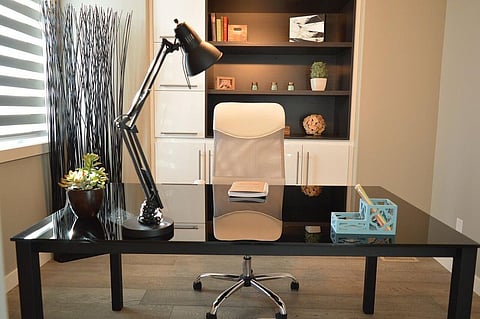 Tips to Declutter and Decorate Your Office Desk